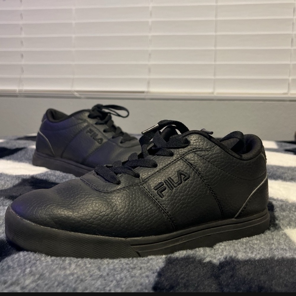 Kids all black fila